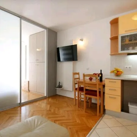 Sun Apartment *